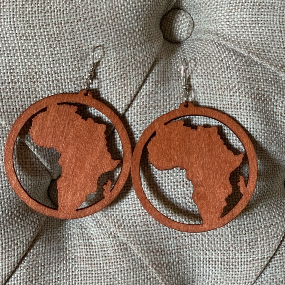 Handcrafted African Map Earrings - Picture 7 of 8